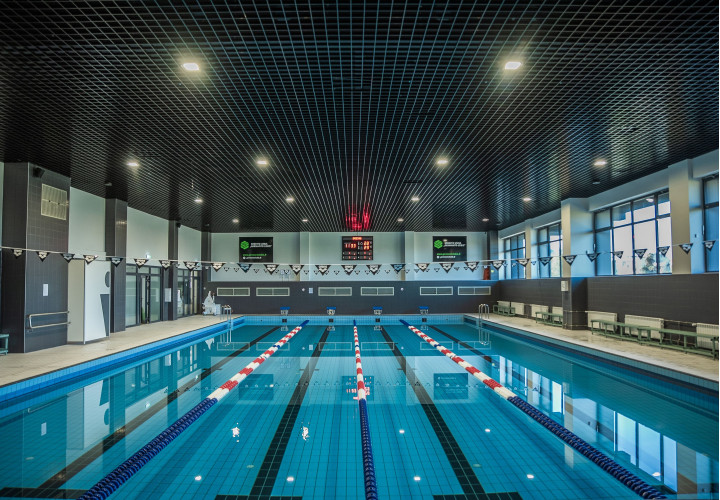 Simbassänger och bastur i Telšiai "Ateities" pro-gymnasium