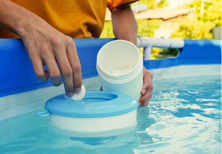 Klor till poolen, hur och vad man ska välja