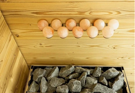 Fördelarna med Himalayasalt i bastun och hur man använder det där