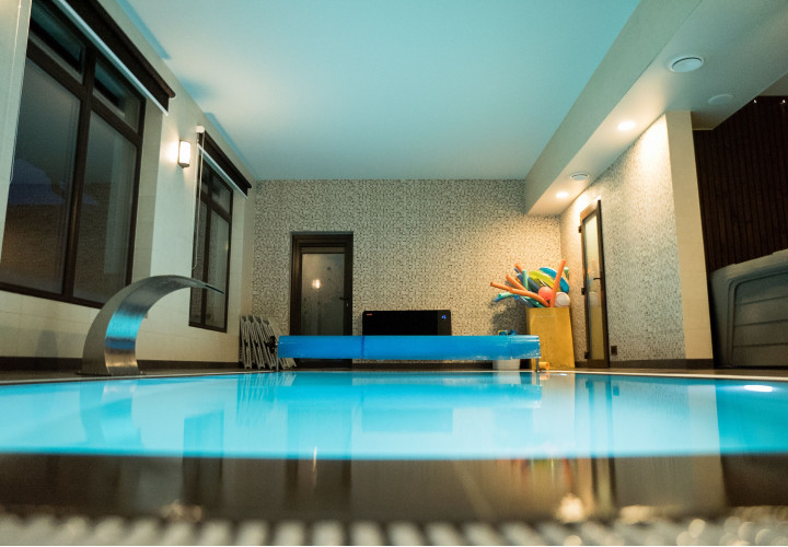 Pool och bastur i gården "Vila Kalniškiai"