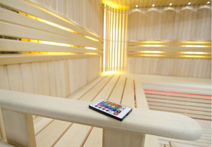 Ljus bastu med justerbar LED-belysning