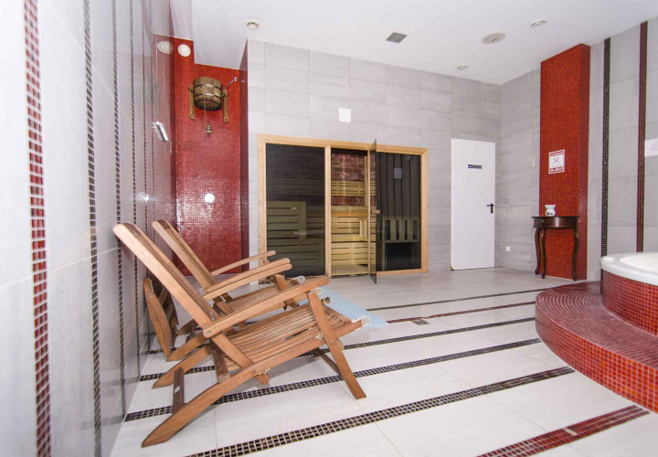 Renovering av bastu med himalayasalt i sport- och hälsocentret OAZIS