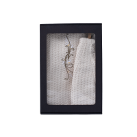 Presentset i presentask för HENNE. Bastuhatt och förkläde för dam - LINNE, broderat