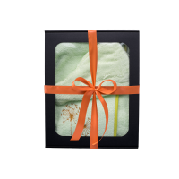 Presentset i presentask för HENNE. Dambastuhatt och förkläde LJUSGRÖN