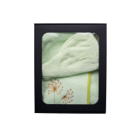 Presentset i presentask för HENNE. Dambastuhatt och förkläde LJUSGRÖN