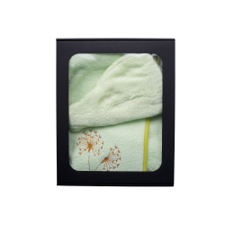 Presentset i presentask för HENNE. Dambastuhatt och förkläde LJUSGRÖN 