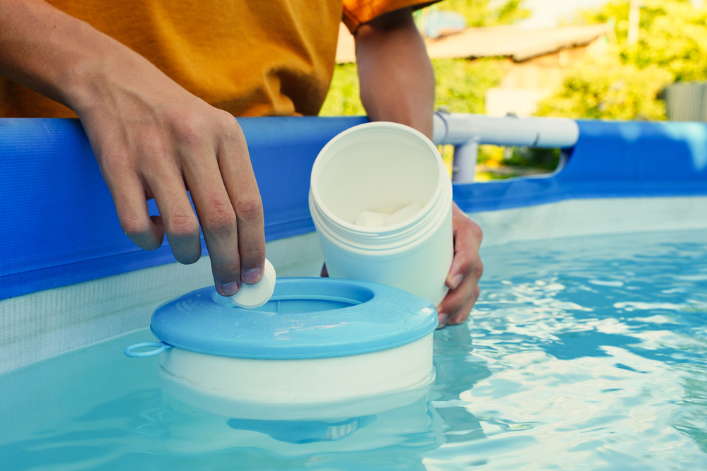 Klor till poolen, hur och vad man ska välja