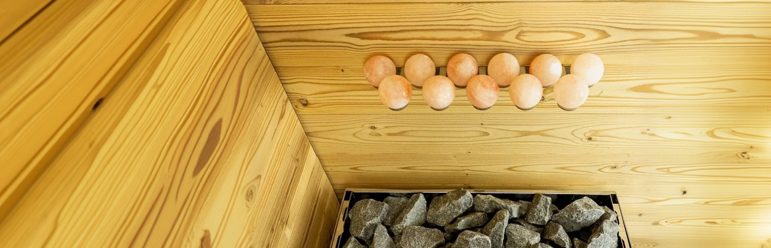 Fördelarna med Himalayasalt i bastun och hur man använder det där