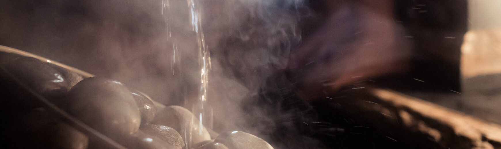 Kan man hälla vatten på en elektrisk bastuaggregat? Korrekt användning och vanliga misstag