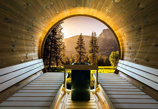 Ett stort fönster i bastun: när behövs extra ström/isolering?